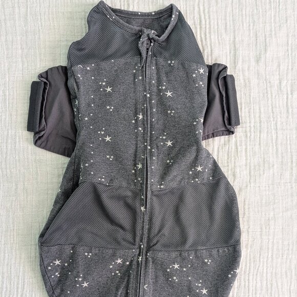 Happiest Baby SNOO Sleep Sack - Charcoal Stars - Picture 1 of 3